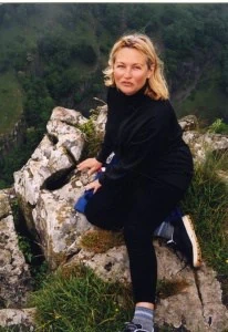 Rašytoja LIUDMILA PETKEVIČIŪTĖ apie save – glaustai ir sykiu plačiau, nei bet kada | Lieparas Net ir užlipęs į aukščiausią kalną viršum savęs matai beribį dangų – bekraštę erdvę kilti, siekti, tobulėti.